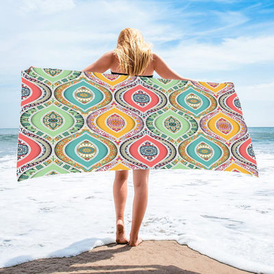 Jupe imprimée en soie femelle respirable confortable adaptée aux besoins du client de serviette de plage de conception la longue a enveloppé la couverture de protection solaire couverte par bikini