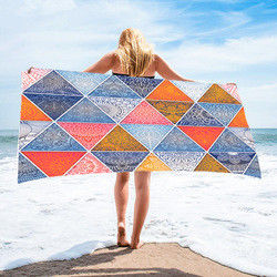 Jupe imprimée en soie femelle respirable confortable adaptée aux besoins du client de serviette de plage de conception la longue a enveloppé la couverture de protection solaire couverte par bikini