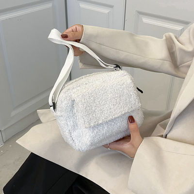 Croix de l'épaule des nouvelles de peluche les meilleur marché femmes de tissu - concepteur féminin Handbags de sac de petit d'agneaux de sac mortuaire de laine hiver pelucheux de fourrure