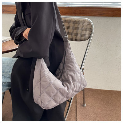 Sac léger d'aisselle d'épaule de sac de boulette de femmes de sac de messager d'hiver petit