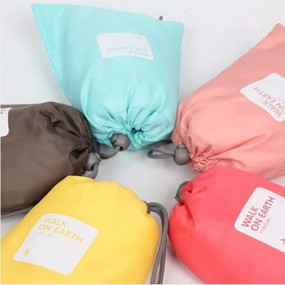 Cache anti-poussière se pliant imperméable en nylon de sac de cordon de stockage de tissu pour le tissu de cadeau