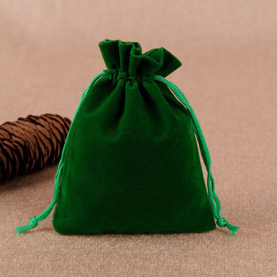 Le cadeau de noce de poches de cordon de bijoux de sac de ficelle de velours met en sac des couleurs de mélange