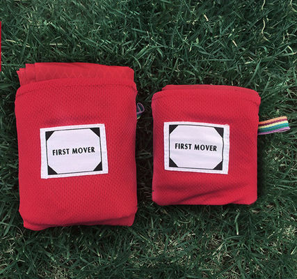 Le bébé portatif de tapis de camping de poche adapté aux besoins du client par usine montent la plage imperméable ultra-mince extérieure Mat Camping Picnic Blanket