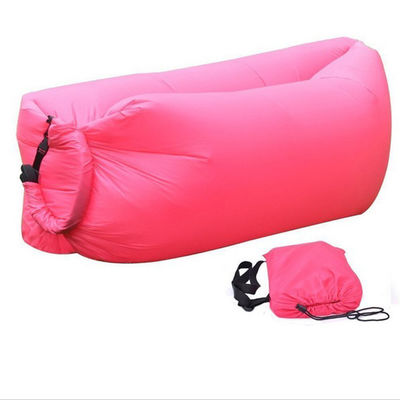 Le sac gonflable imperméable chaud Sofa Camping Sleeping paresseux de sac de couchage de vente met en sac la chaise longue adulte de plage de lit d'air se pliant rapidement