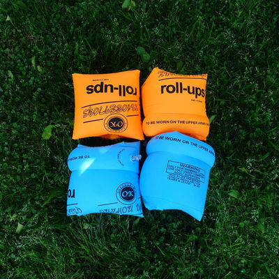 Les douilles d'air gonflables de flotteur de PVC de Ring Foldable de bras de natation d'enfants entourent