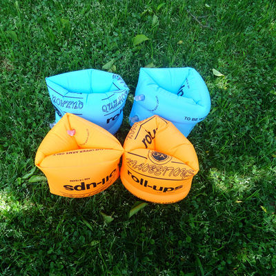 Les douilles d'air gonflables de flotteur de PVC de Ring Foldable de bras de natation d'enfants entourent