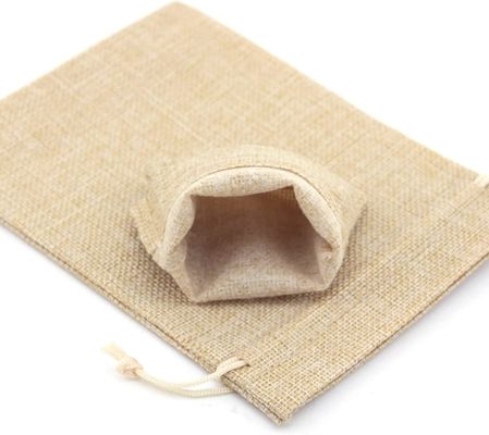 Les sacs de cadeau avec le cordon, les sucreries de toile de sacs de sucrerie de sacs de toile de jute mettent en sac pour la noce de Noël