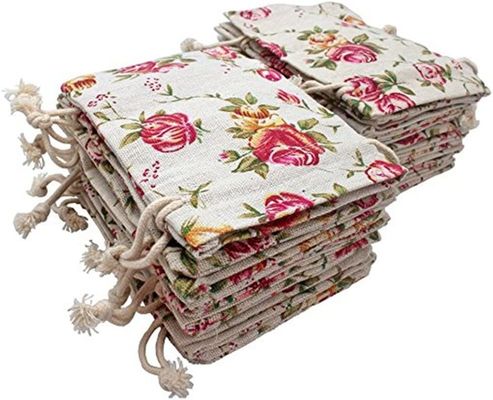 La poche de fleur de toile de jute de sacs de cordon met en sac le cadeau met en sac des poches de bijoux pour la noce de métier de DIY, 5X7 s'avance petit à petit