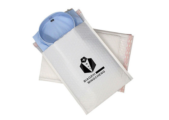 Les sacs en plastique scellables d'expédition de vêtement, emballage de T-shirt met en sac en gros